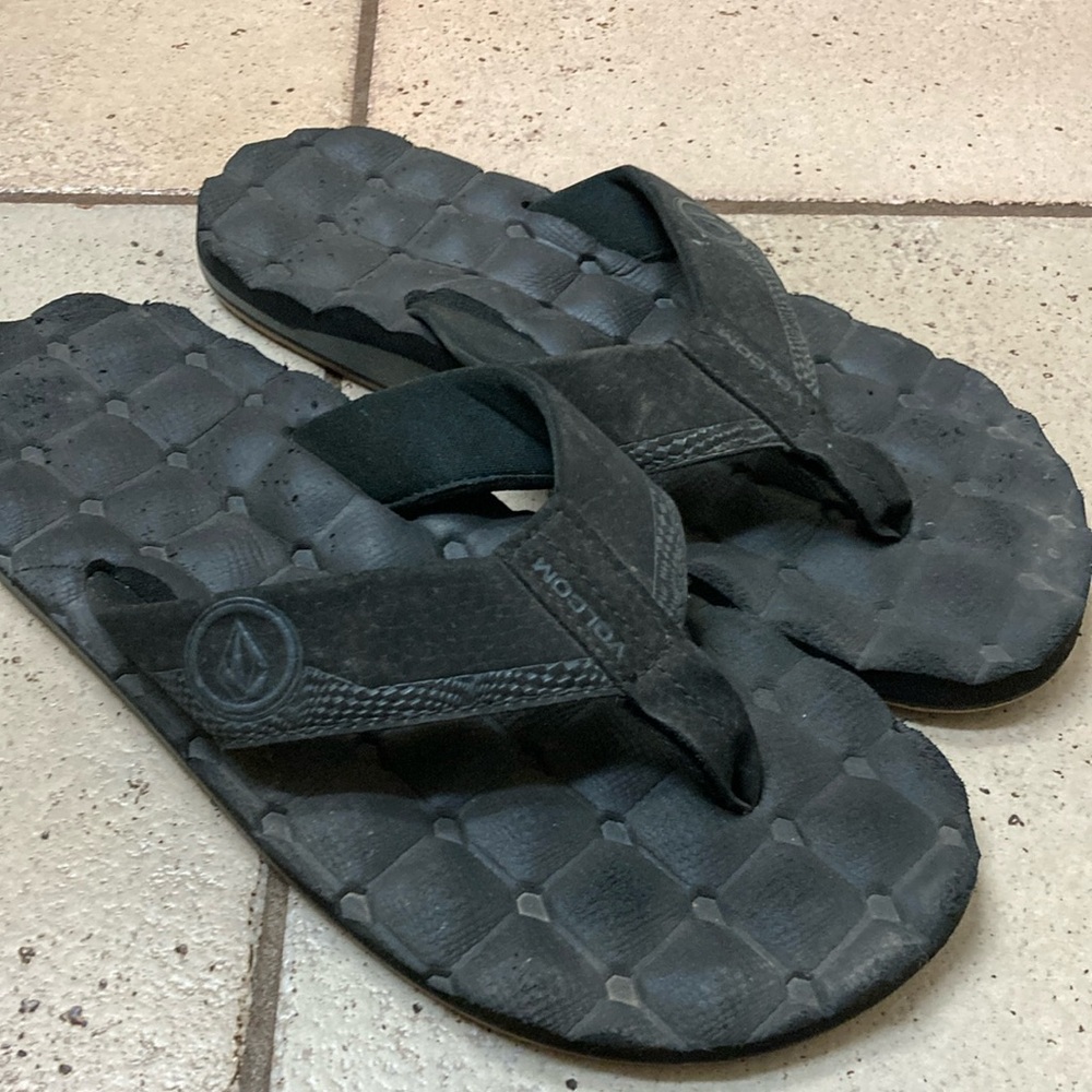Volcom flip flops, size 6